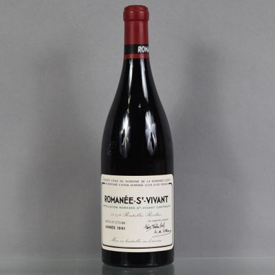 une bouteille de vin posée sur une table