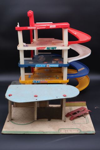Garage pour voitures miniatures