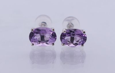 Paire de boutons d'oreilles en or blanc 750%°.