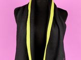 un gilet noir avec des bordures jaunes sur un mannequin, un mannequin, un mannequin, un mannequin, un mannequin, un mannequin, un mannequin, un mannequin, un mannequin, un mannequin, un mannequin, un mannequin, un mannequin, un mannequin, un mannequin, un mannequin, un mannequin, un mannequin, un mannequin, un mannequin, un mannequin, un mannequin, un mannequin, un mannequin, un mannequin, un mannequin, un mannequin, un mannequin, un mannequin, un mannequin, un mannequin, un mannequin, un manne