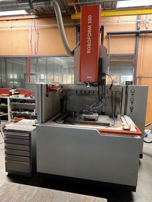 Machine à électro-érosion CHARMILLES Roboform 550. Année 2005 (an
