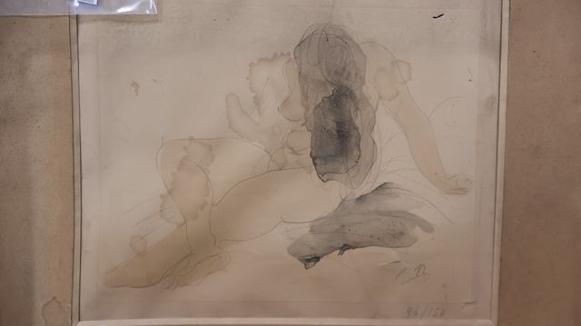 Gravure d’après Rodin « femme couchée », 96 x 150 (mouillure et d...