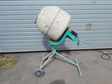 a cement mixer that is sitting on a tripod