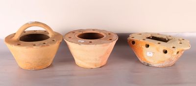 [ DIVERS ] Lot de trois chaufferettes en terre cuite En l'ét… - Photo 1