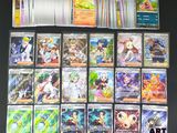 beaucoup de cartes sur la table