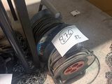 une image représentant un tas de chaînes et un tuyau