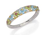 une bague en or blanc sertie d'un diamant multicolore