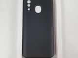 le dos d'un téléphone portable noir dans une boîte blanche