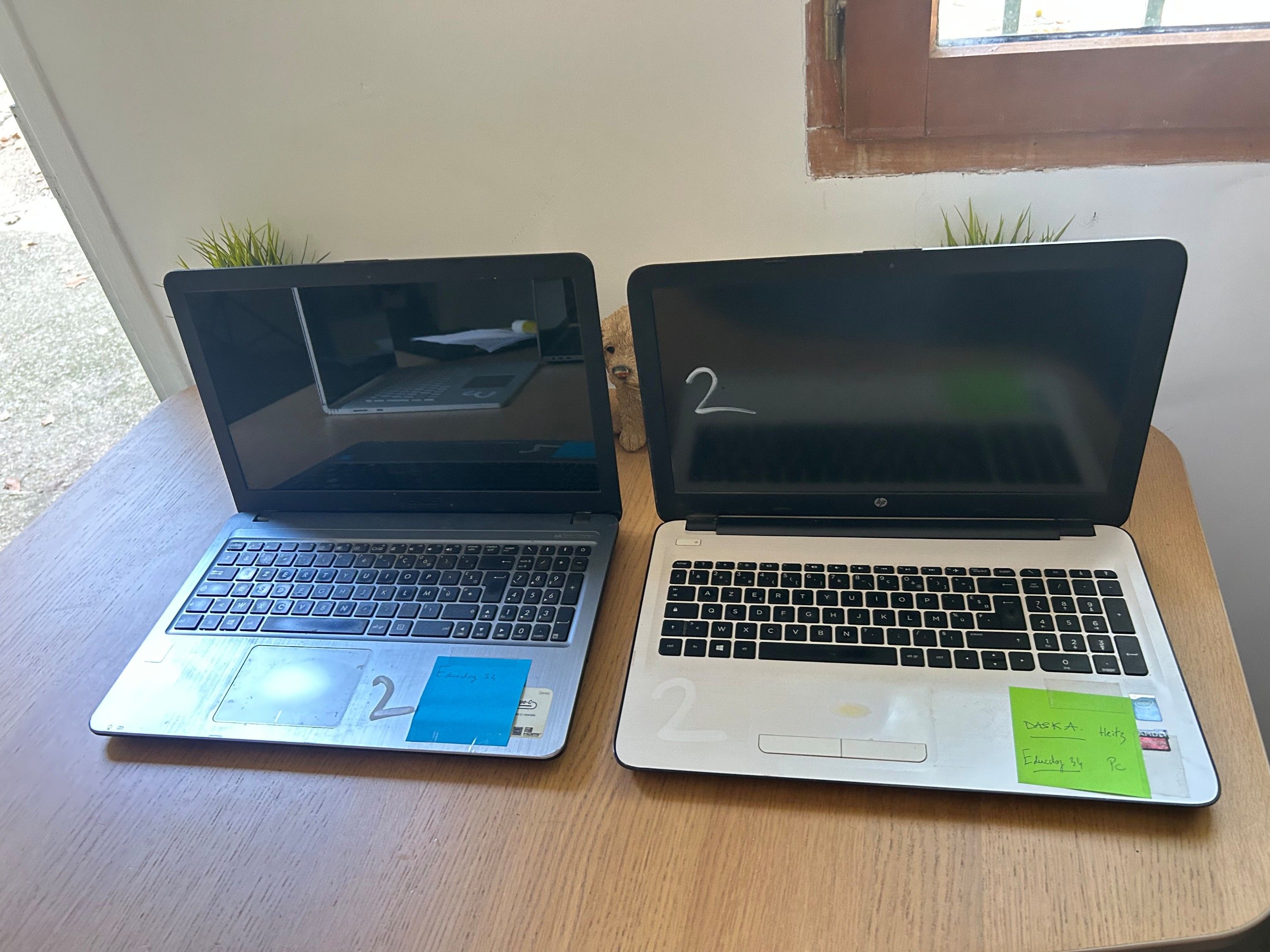 1 ordinateur portable HP I3, 1 ordinateur portable ASUS SONI…