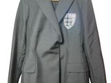 blazer gris orné de paillettes argentées sur le revers et le col