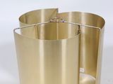 un bracelet manchette en or orné d'un anneau métallique