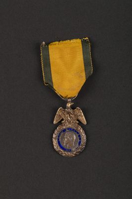 a close up of a medal with an eagle on it