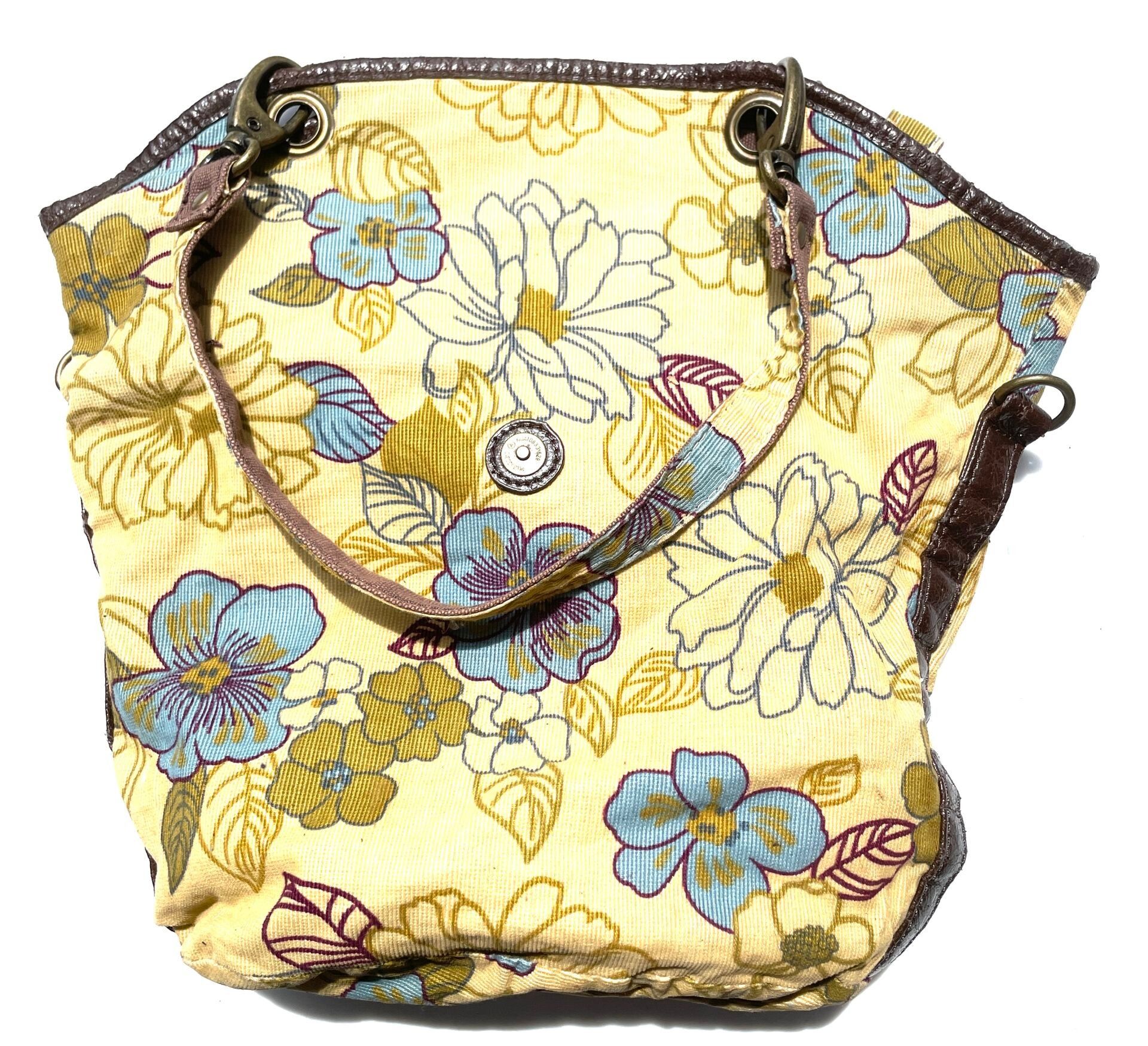 Sac à main en coton réversible, un coté uni marron, l'autre coté jaune à décor fleuri avec une pochette à zip - L env...