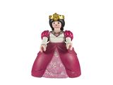 une petite figurine représentant une princesse assise sur une chaise