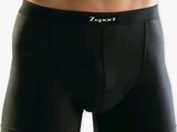 un gros plan sur un homme portant un boxer noir