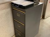 un classeur dans un coin d'un immeuble