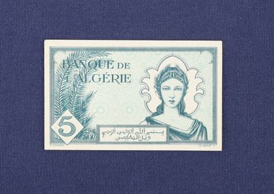un gros plan sur un billet sur lequel figure le portrait d'une femme