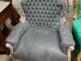 two chairs that are next to each other in a room