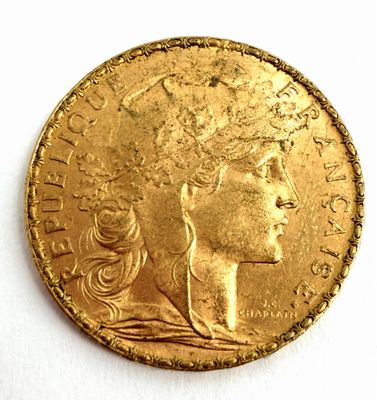 l'image d'une pièce d'or sur laquelle figure une tête de femme