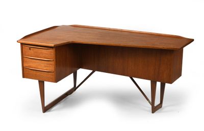 l'image d'un bureau en bois avec un tiroir en dessous