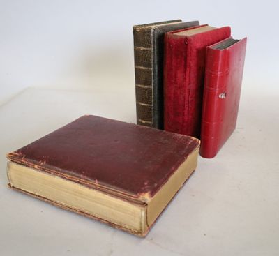 TROIS ALBUMS DE PHOTOGRAPHIES Portraits de la fin du XIXe si… - Photo 1