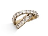 une bague « bypass » en or 18 carats et diamants