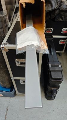 Barre de son LOEWE (FLOOR STAND, TABLE STAND) (en l'état, sa…