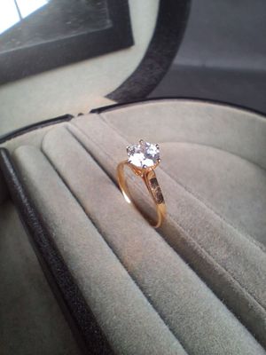 Bague en or jaune (750/1000), ornée d'une pierre blanche TDD…