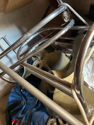 une image représentant un vélo avec une selle et un guidon