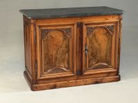 Buffet de chasse en bois naturel mouluré et sculpté. (photo 2)