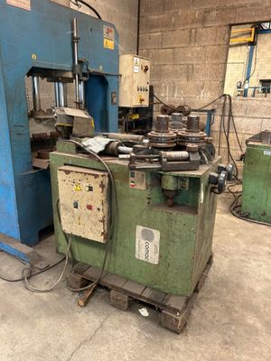 l'image d'une machine installée dans une pièce