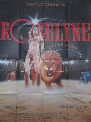 une grande affiche représentant une femme debout à côté d'un lion