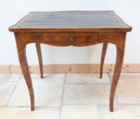 Table à écrire en bois de placage ouvrant en ceinture par un…