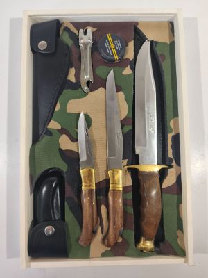 a picture of a knife set in a box