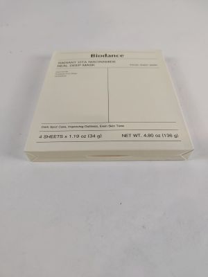 une pile de documents techniques posée sur une surface blanche