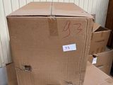 une pile de cartons posée sur une autre pile de cartons