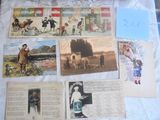 de nombreuses vieilles cartes postales posées sur le lit, avec des images dessus