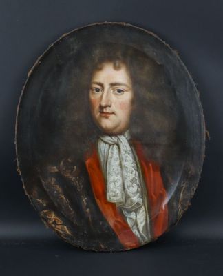 portrait d'un homme vêtu d'un manteau rouge et d'une chemise à col blanc