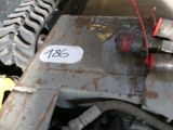 un gros plan d'une machine sur laquelle figure un numéro