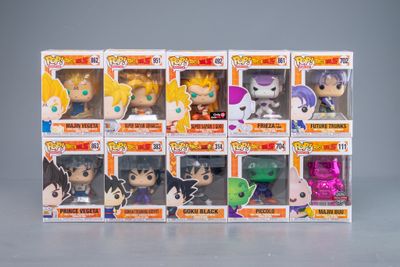 il y a plein de figurines différentes dans la boîte