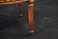 Fauteuil corbeille en noyer mouluré et sculpté à dossier gon… (photo 2)
