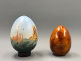 une image représentant deux vases en forme d'œuf posés l'un à côté de l'autre sur une table