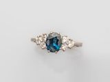 Bague à trois pierres en saphir et diamant