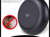 an image of a black frying pan on a white background