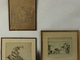 trois dessins encadrés représentant des personnes et des animaux, accrochés au mur d'une pièce