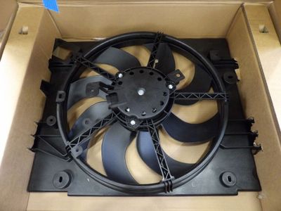 une boîte contenant un ventilateur et une pale de ventilateur