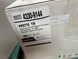 a box that is sitting on the floor in the room