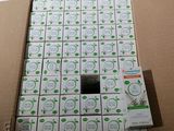 plusieurs boîtes de savon posées dans une boîte sur une table