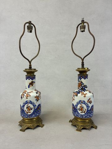 GIEN – Paire de vases en faïence à décor polychrome de branchages