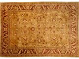 un tapis de couleur beige et marron orné d'un motif élaboré